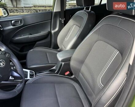 Зеленый Хендай Venue, объемом двигателя 1.59 л и пробегом 22 тыс. км за 18500 $, фото 19 на Automoto.ua