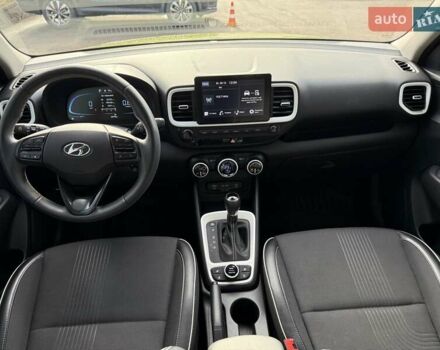 Зеленый Хендай Venue, объемом двигателя 1.59 л и пробегом 22 тыс. км за 18500 $, фото 25 на Automoto.ua