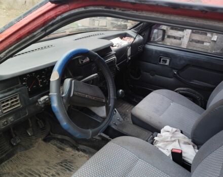 Красный ИЖ 2117, объемом двигателя 2 л и пробегом 90 тыс. км за 800 $, фото 6 на Automoto.ua