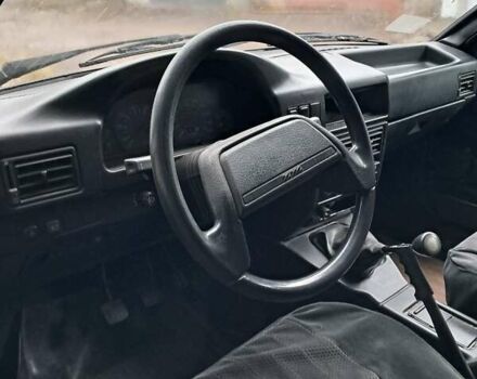 Красный ИЖ 2717 Ода, объемом двигателя 1.6 л и пробегом 80 тыс. км за 950 $, фото 1 на Automoto.ua