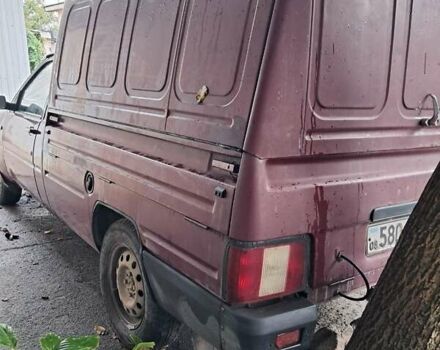 Красный ИЖ 2717 Ода, объемом двигателя 1.6 л и пробегом 80 тыс. км за 950 $, фото 3 на Automoto.ua