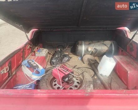 Красный ИЖ 2717 Ода, объемом двигателя 2 л и пробегом 100 тыс. км за 1200 $, фото 9 на Automoto.ua