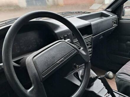 ИЖ 2717 Ода 2003 в Запорожье на Automoto.ua Красный ИЖ 2717 Ода, объемом двигателя 1.6 л и пробегом 80 тыс. км за 950 $, фото 1 на Automoto.ua