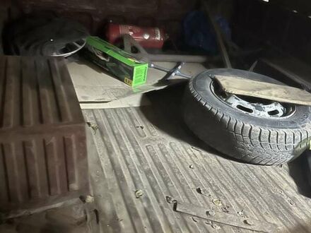 Красный ИЖ 2717 Ода, объемом двигателя 1.6 л и пробегом 250 тыс. км за 900 $, фото 1 на Automoto.ua