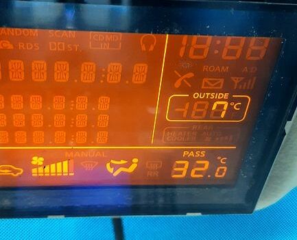Белый Инфинити ФХ, объемом двигателя 4.5 л и пробегом 287 тыс. км за 6400 $, фото 3 на Automoto.ua