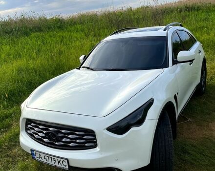 Белый Инфинити ФХ, объемом двигателя 3.7 л и пробегом 270 тыс. км за 17200 $, фото 7 на Automoto.ua