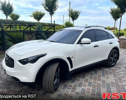 Белый Инфинити ФХ, объемом двигателя 3.7 л и пробегом 270 тыс. км за 17200 $, фото 5 на Automoto.ua