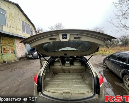 Бежевый Инфинити ФХ, объемом двигателя 3.5 л и пробегом 300 тыс. км за 6200 $, фото 5 на Automoto.ua