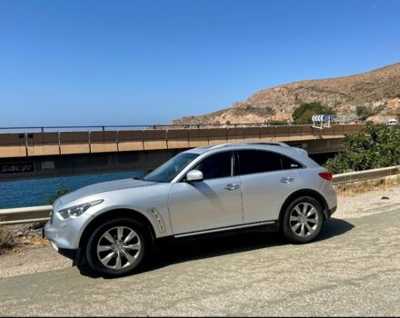 Серый Инфинити ФХ, объемом двигателя 3.5 л и пробегом 180 тыс. км за 8000 $, фото 2 на Automoto.ua