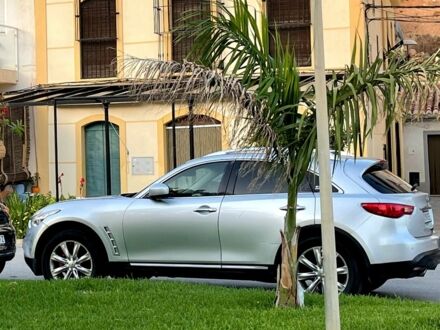 Серый Инфинити ФХ, объемом двигателя 3.5 л и пробегом 180 тыс. км за 8000 $, фото 1 на Automoto.ua