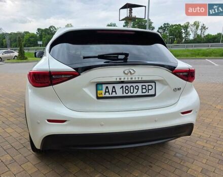 Белый Инфинити Q30, объемом двигателя 1.6 л и пробегом 60 тыс. км за 21500 $, фото 3 на Automoto.ua