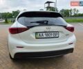 Белый Инфинити Q30, объемом двигателя 1.6 л и пробегом 60 тыс. км за 21500 $, фото 3 на Automoto.ua