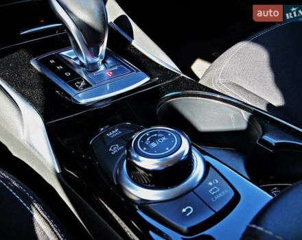 Белый Инфинити Q30, объемом двигателя 1.5 л и пробегом 174 тыс. км за 17900 $, фото 11 на Automoto.ua