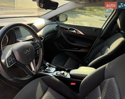 Белый Инфинити Q30, объемом двигателя 1.6 л и пробегом 60 тыс. км за 21500 $, фото 10 на Automoto.ua