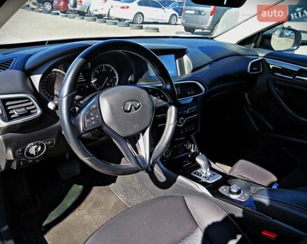 Белый Инфинити Q30, объемом двигателя 1.5 л и пробегом 174 тыс. км за 17900 $, фото 5 на Automoto.ua
