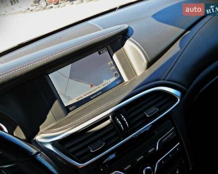 Белый Инфинити Q30, объемом двигателя 1.5 л и пробегом 174 тыс. км за 17900 $, фото 9 на Automoto.ua