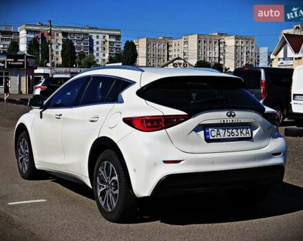 Белый Инфинити Q30, объемом двигателя 1.5 л и пробегом 174 тыс. км за 17900 $, фото 3 на Automoto.ua