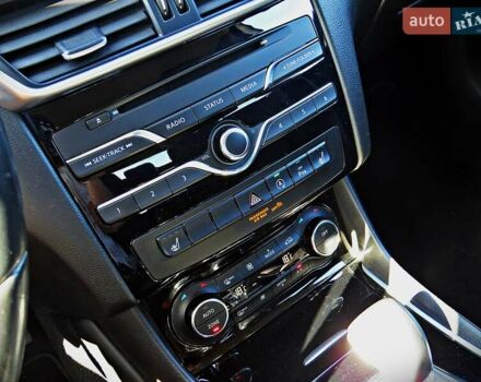 Белый Инфинити Q30, объемом двигателя 1.5 л и пробегом 174 тыс. км за 17900 $, фото 10 на Automoto.ua