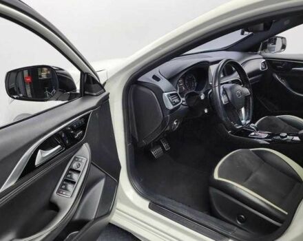 Белый Инфинити Q30, объемом двигателя 2 л и пробегом 146 тыс. км за 17051 $, фото 10 на Automoto.ua