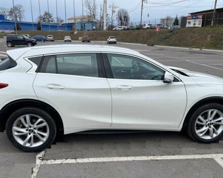 Білий Інфініті Q30, об'ємом двигуна 1.6 л та пробігом 85 тис. км за 18500 $, фото 2 на Automoto.ua