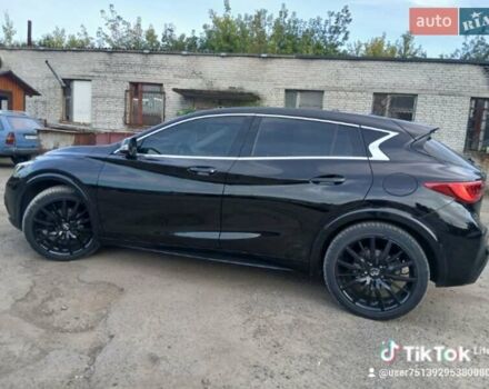 Черный Инфинити Q30, объемом двигателя 1.46 л и пробегом 141 тыс. км за 16950 $, фото 7 на Automoto.ua