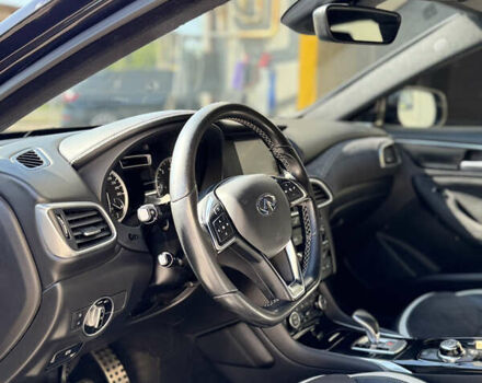 Черный Инфинити Q30, объемом двигателя 1.99 л и пробегом 155 тыс. км за 15400 $, фото 14 на Automoto.ua