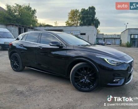 Черный Инфинити Q30, объемом двигателя 1.46 л и пробегом 141 тыс. км за 16950 $, фото 5 на Automoto.ua