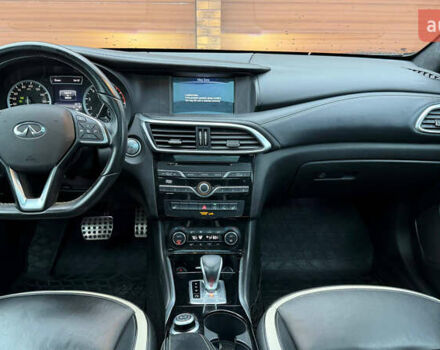 Чорний Інфініті Q30, об'ємом двигуна 1.99 л та пробігом 35 тис. км за 18300 $, фото 12 на Automoto.ua