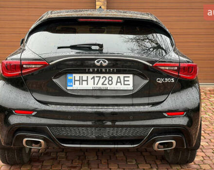 Чорний Інфініті Q30, об'ємом двигуна 1.99 л та пробігом 35 тис. км за 18300 $, фото 5 на Automoto.ua