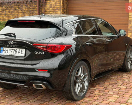 Чорний Інфініті Q30, об'ємом двигуна 1.99 л та пробігом 35 тис. км за 18300 $, фото 7 на Automoto.ua