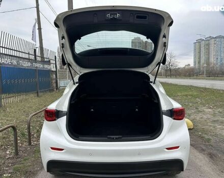 Инфинити Q30, объемом двигателя 1.5 л и пробегом 174 тыс. км за 18500 $, фото 6 на Automoto.ua