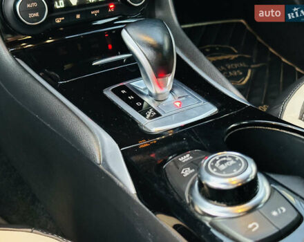 Серый Инфинити Q30, объемом двигателя 2.14 л и пробегом 75 тыс. км за 21200 $, фото 32 на Automoto.ua