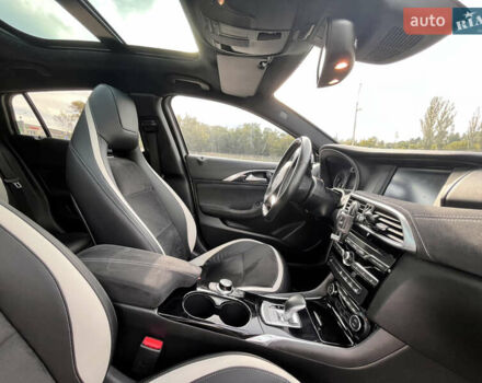 Серый Инфинити Q30, объемом двигателя 1.99 л и пробегом 77 тыс. км за 16900 $, фото 10 на Automoto.ua