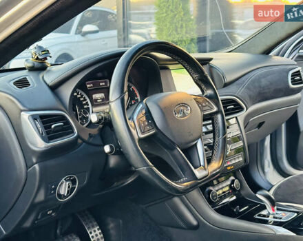 Серый Инфинити Q30, объемом двигателя 2.14 л и пробегом 75 тыс. км за 21200 $, фото 13 на Automoto.ua