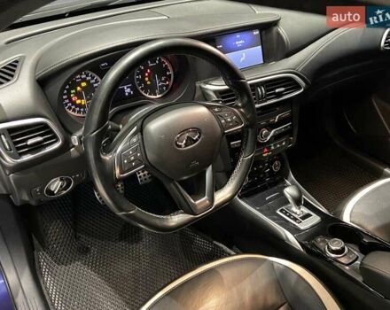Синий Инфинити Q30, объемом двигателя 1.99 л и пробегом 131 тыс. км за 16499 $, фото 12 на Automoto.ua