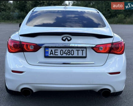Белый Инфинити Q50, объемом двигателя 3.7 л и пробегом 260 тыс. км за 13500 $, фото 1 на Automoto.ua