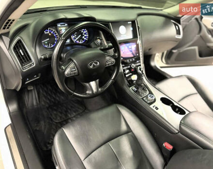 Белый Инфинити Q50, объемом двигателя 3.7 л и пробегом 260 тыс. км за 13500 $, фото 4 на Automoto.ua