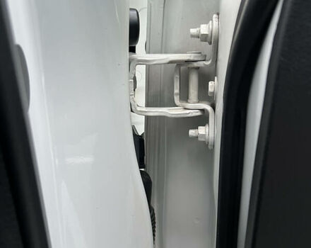 Белый Инфинити Q50, объемом двигателя 3.7 л и пробегом 142 тыс. км за 17000 $, фото 24 на Automoto.ua