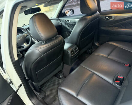 Белый Инфинити Q50, объемом двигателя 2.2 л и пробегом 104 тыс. км за 14500 $, фото 3 на Automoto.ua