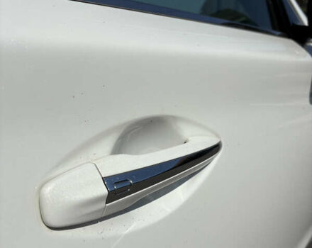 Белый Инфинити Q50, объемом двигателя 3.7 л и пробегом 225 тыс. км за 12900 $, фото 14 на Automoto.ua