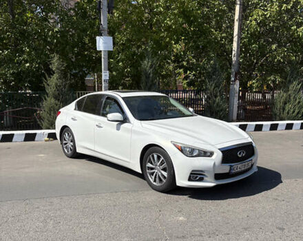Белый Инфинити Q50, объемом двигателя 3.7 л и пробегом 225 тыс. км за 12900 $, фото 1 на Automoto.ua