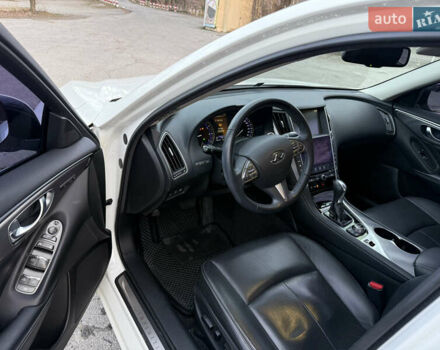 Белый Инфинити Q50, объемом двигателя 2.2 л и пробегом 104 тыс. км за 14500 $, фото 2 на Automoto.ua