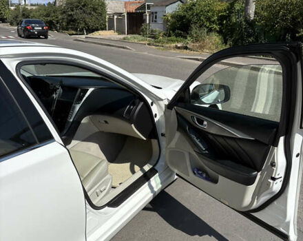 Белый Инфинити Q50, объемом двигателя 3.7 л и пробегом 225 тыс. км за 12900 $, фото 12 на Automoto.ua