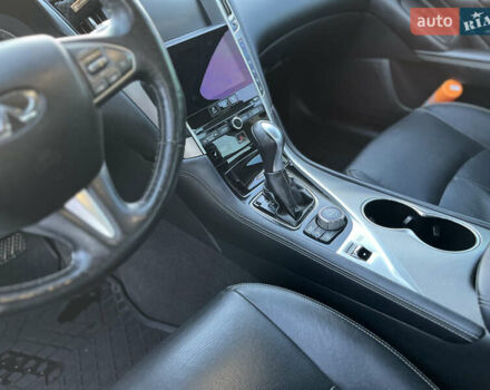 Белый Инфинити Q50, объемом двигателя 1.99 л и пробегом 118 тыс. км за 14500 $, фото 3 на Automoto.ua