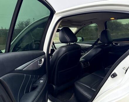 Белый Инфинити Q50, объемом двигателя 2.1 л и пробегом 220 тыс. км за 12999 $, фото 7 на Automoto.ua