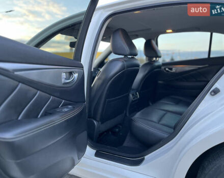 Белый Инфинити Q50, объемом двигателя 1.99 л и пробегом 118 тыс. км за 14500 $, фото 5 на Automoto.ua