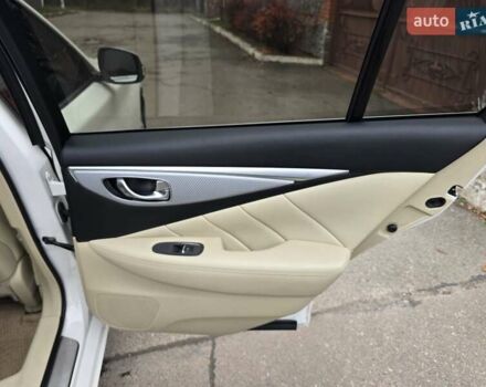 Белый Инфинити Q50, объемом двигателя 3.7 л и пробегом 124 тыс. км за 15500 $, фото 8 на Automoto.ua