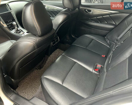 Белый Инфинити Q50, объемом двигателя 2.14 л и пробегом 200 тыс. км за 14000 $, фото 10 на Automoto.ua