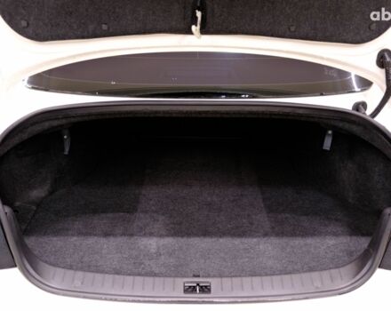 Белый Инфинити Q50, объемом двигателя 2.2 л и пробегом 150 тыс. км за 13900 $, фото 8 на Automoto.ua