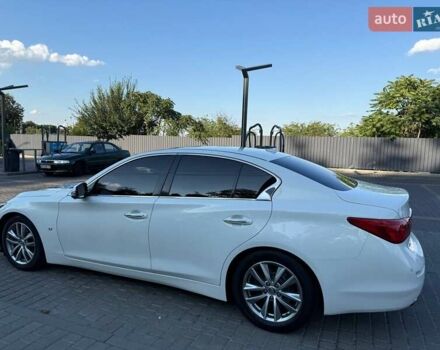 Белый Инфинити Q50, объемом двигателя 3.7 л и пробегом 185 тыс. км за 14300 $, фото 2 на Automoto.ua